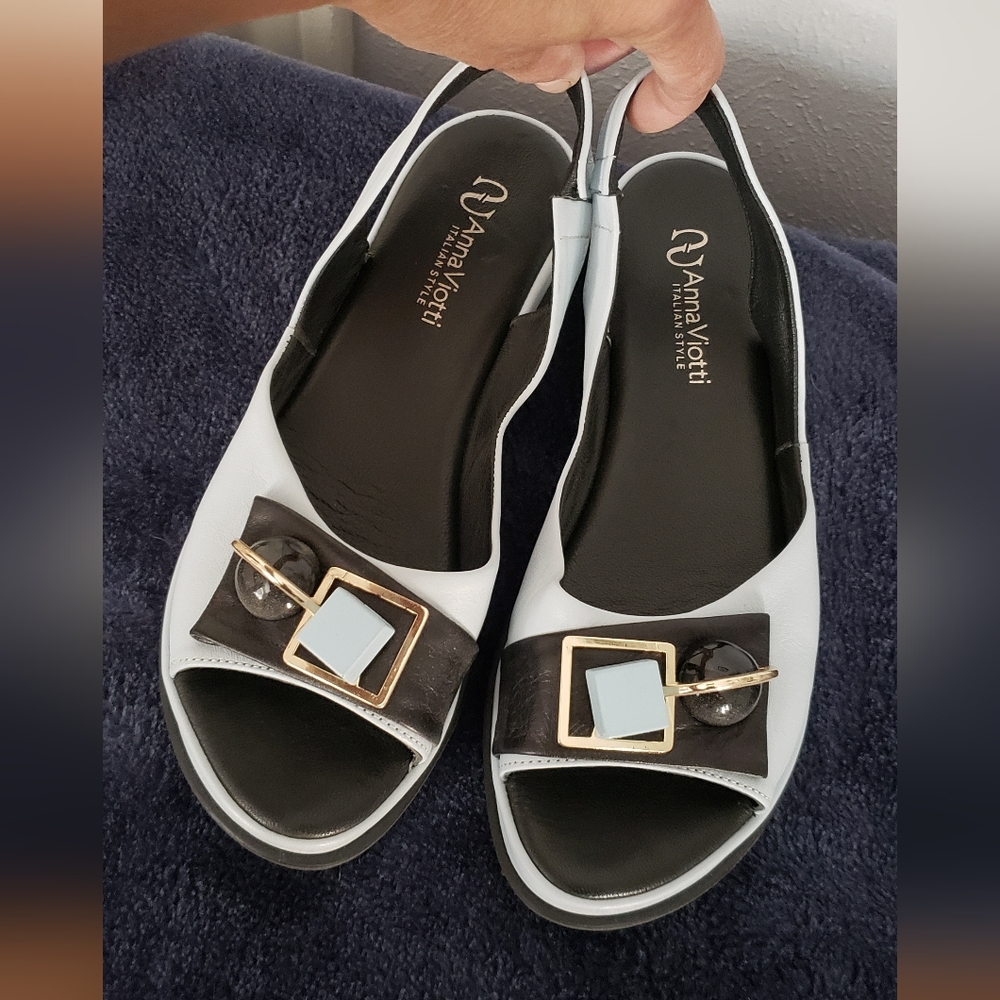 Women sandals